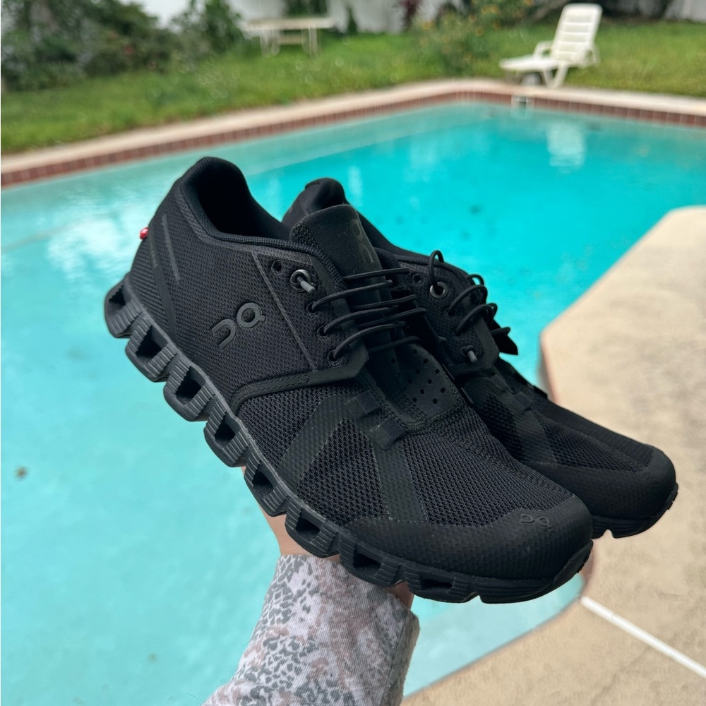 On cloud sneaker